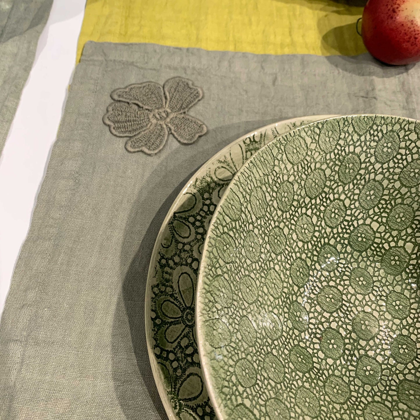 Pack of 6 napkins and/or placemats with petal embroidery *while supplies last