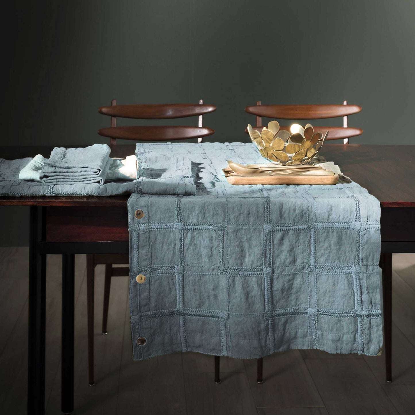 Modular buttoned tablecloth with tartan embroidery * while stocks last