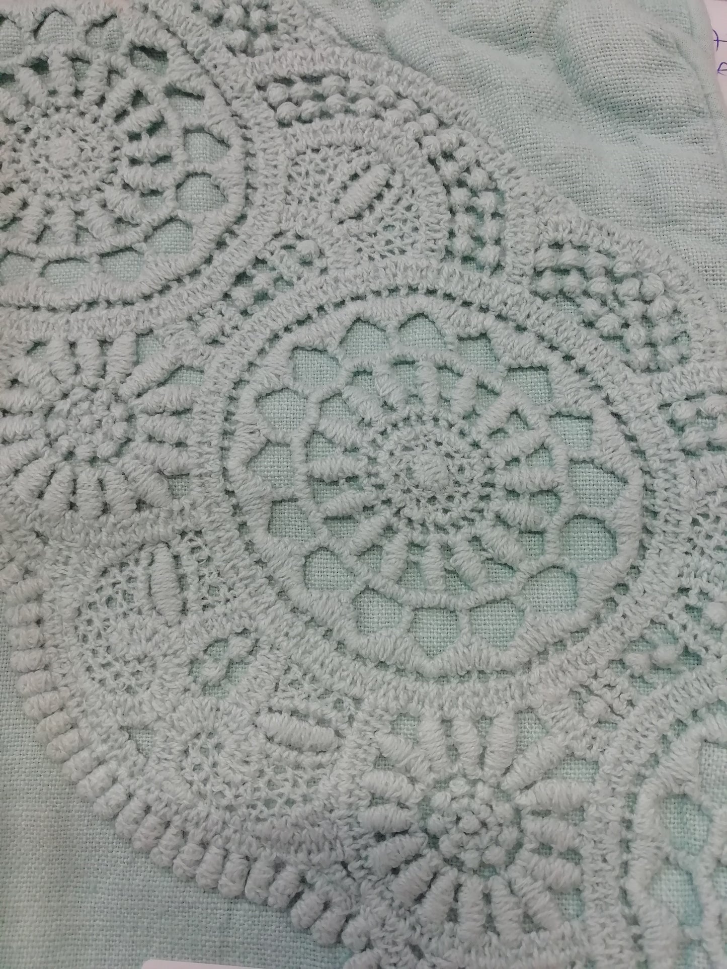 两侧饰有斜玫瑰花刺绣的可伸缩枕套 * 售完即止