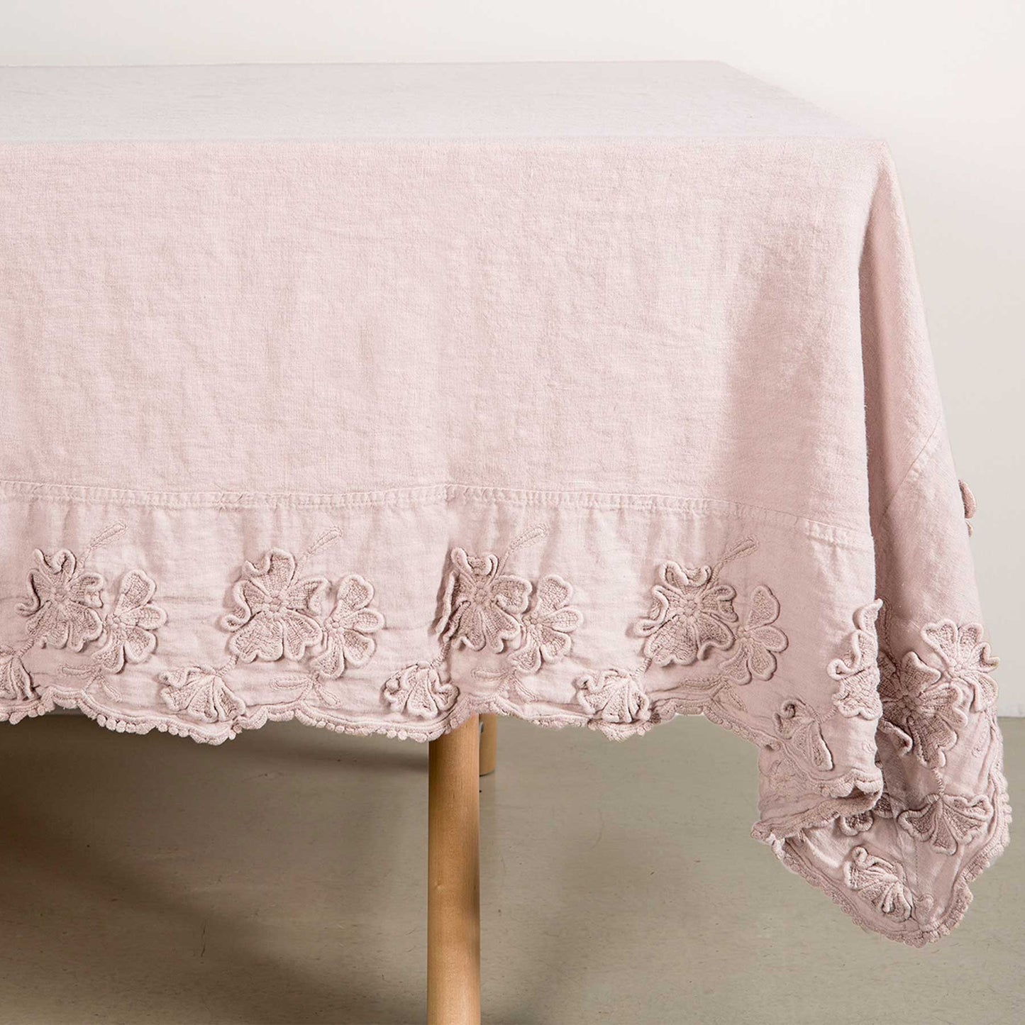 Tablecloth with Petals embroidery