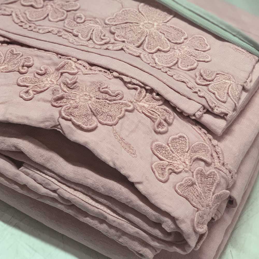 Square tablecloth with Petals embroidery * while stocks last