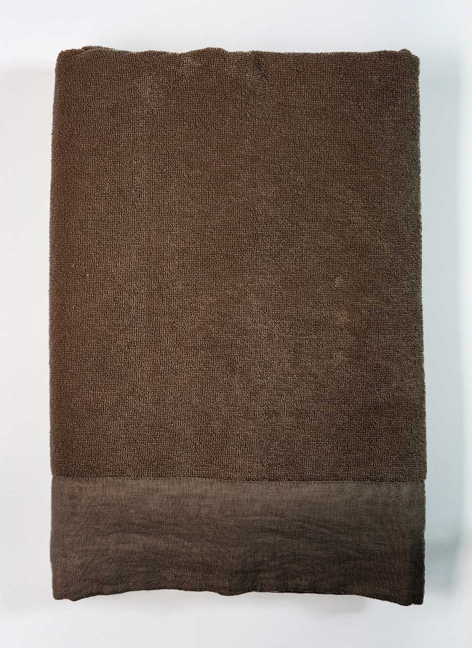 Terry bath towel with linen edge