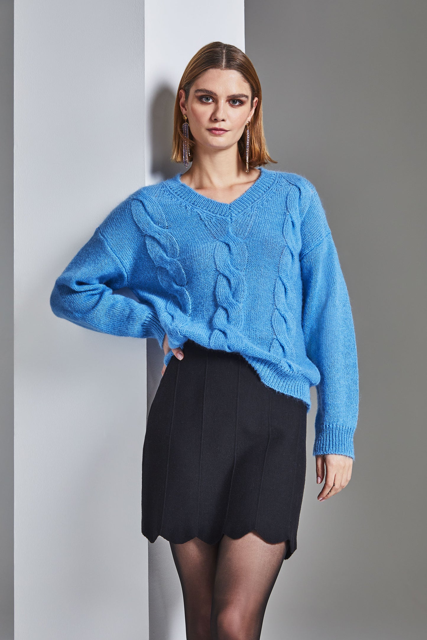 Maglia scollo V con trecce