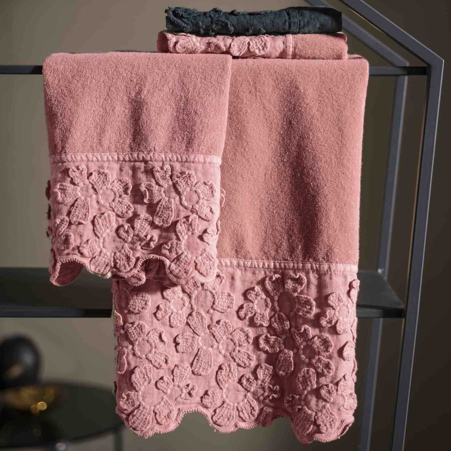 Terry shower towel with Peony embroidery