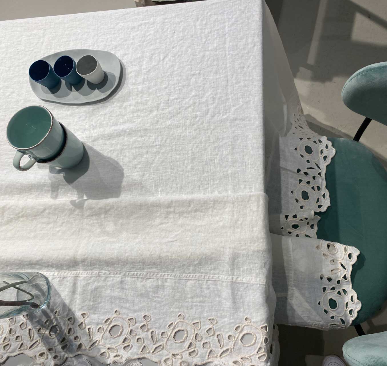 Square tablecloth with Circles embroidery * while stocks last