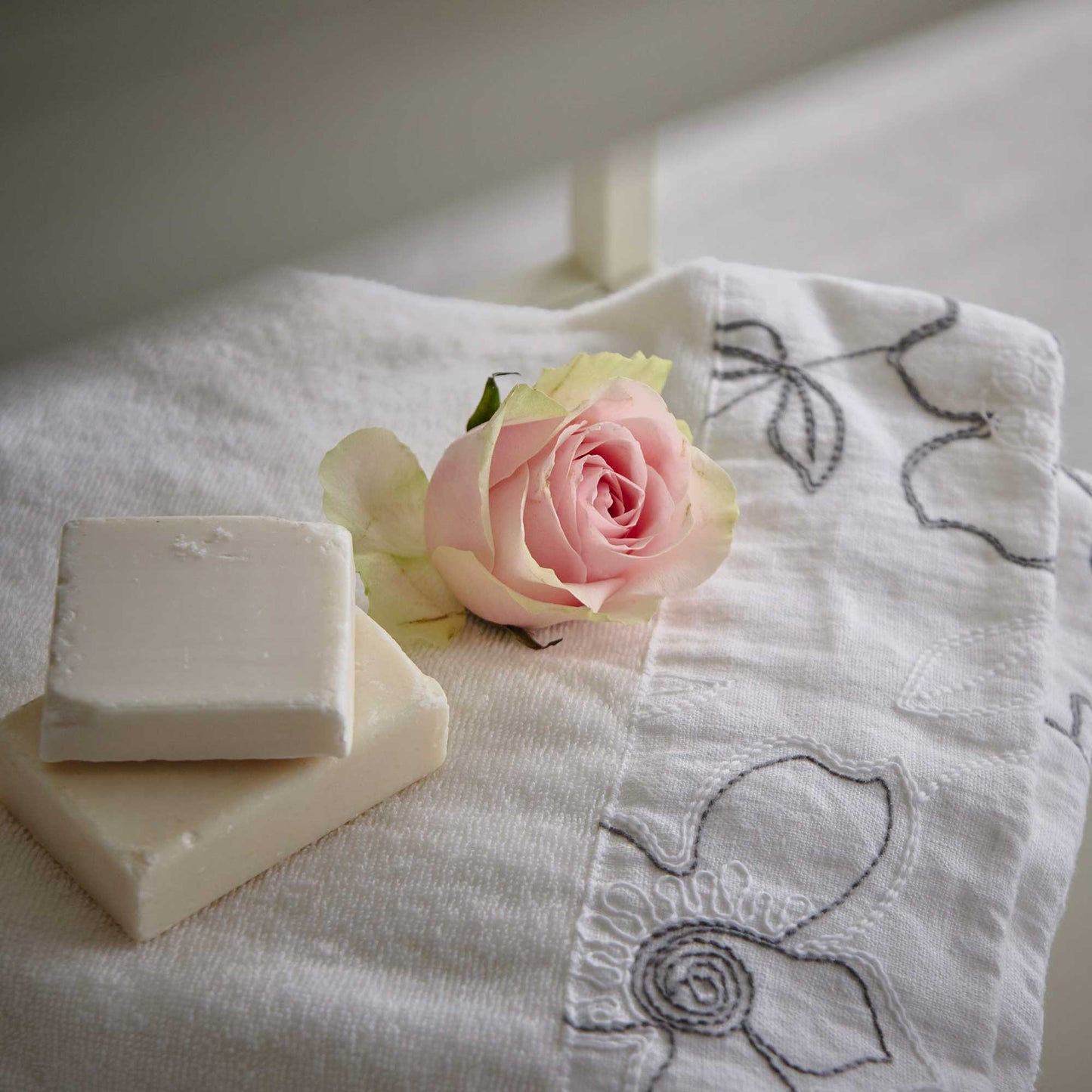 水仙刺绣毛圈浴巾