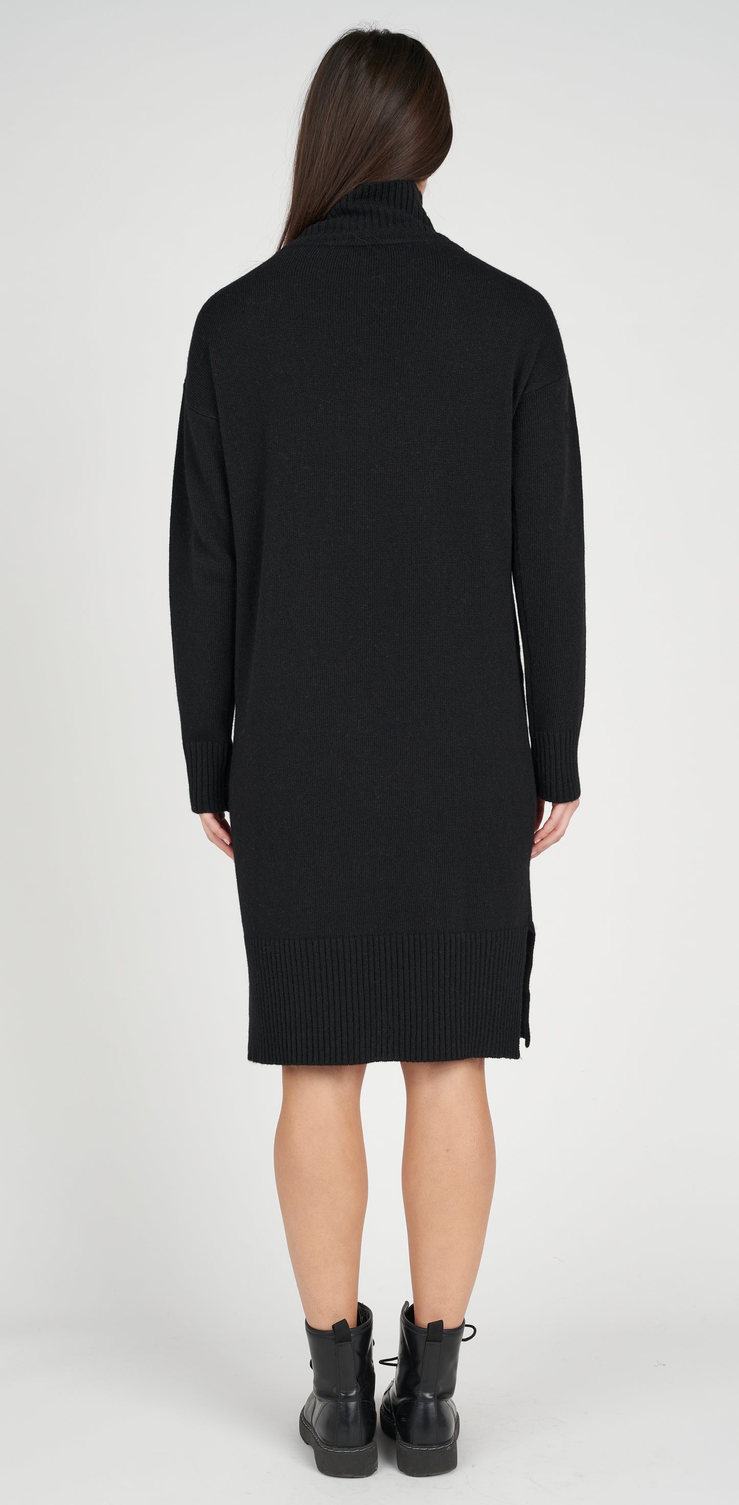 Abito lungo ricamo contrasto