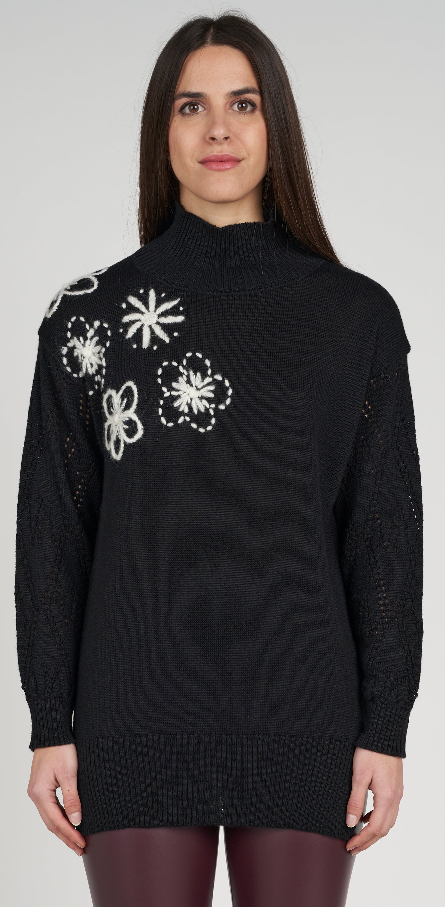 Dolcevita con ricamo margherite