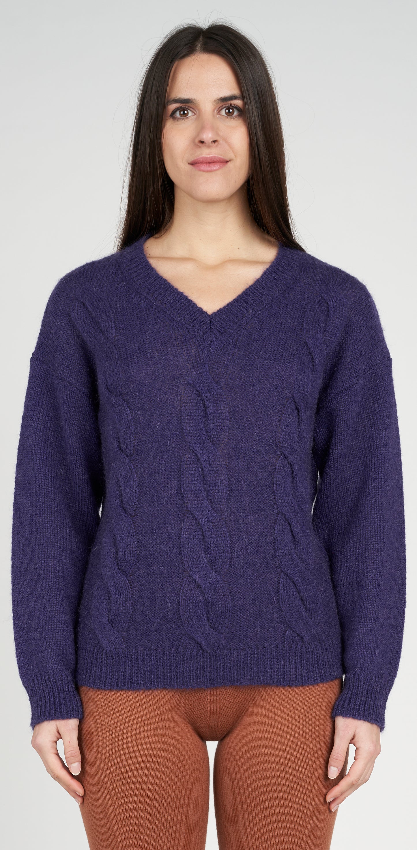 Maglia scollo V con trecce