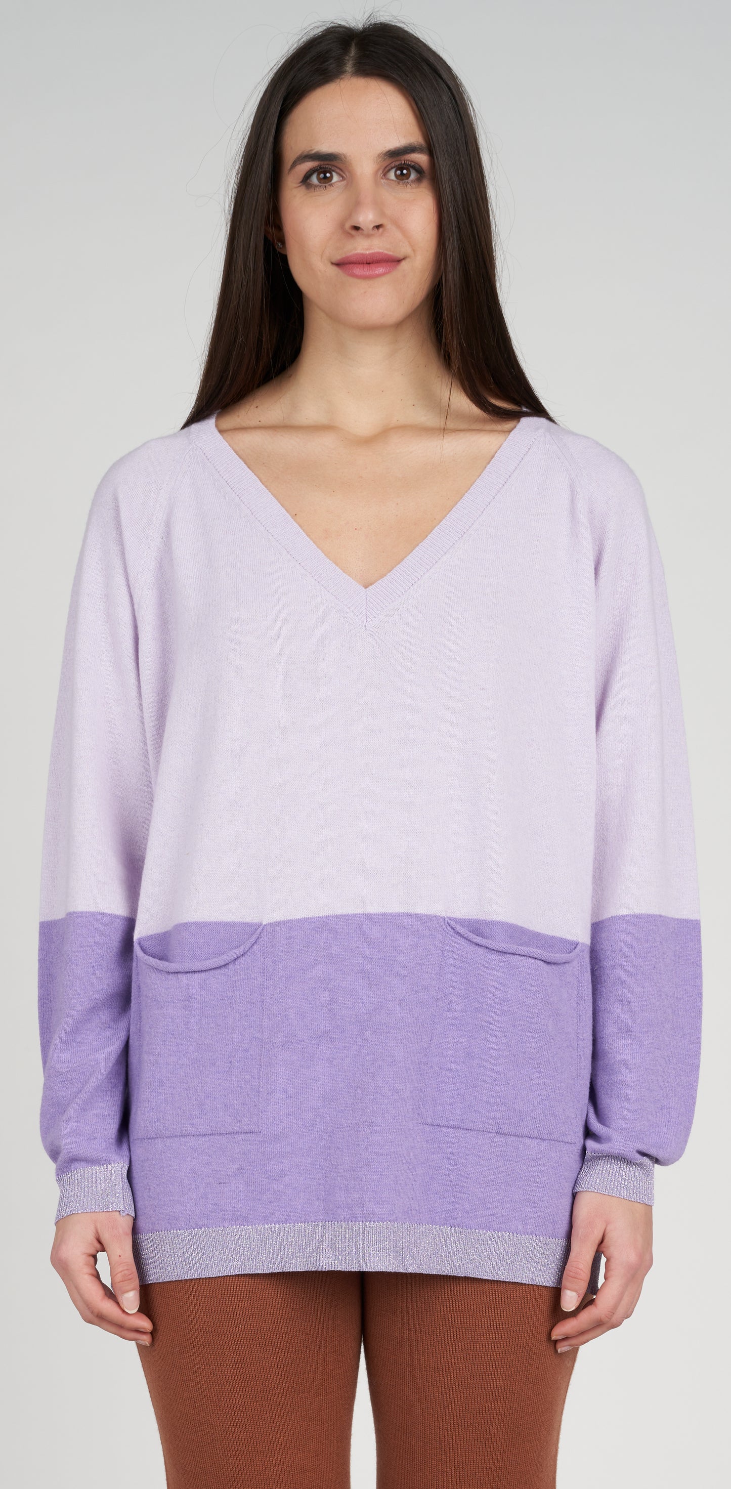 Maglia V bicolor lurex dettaglio 2 tasche