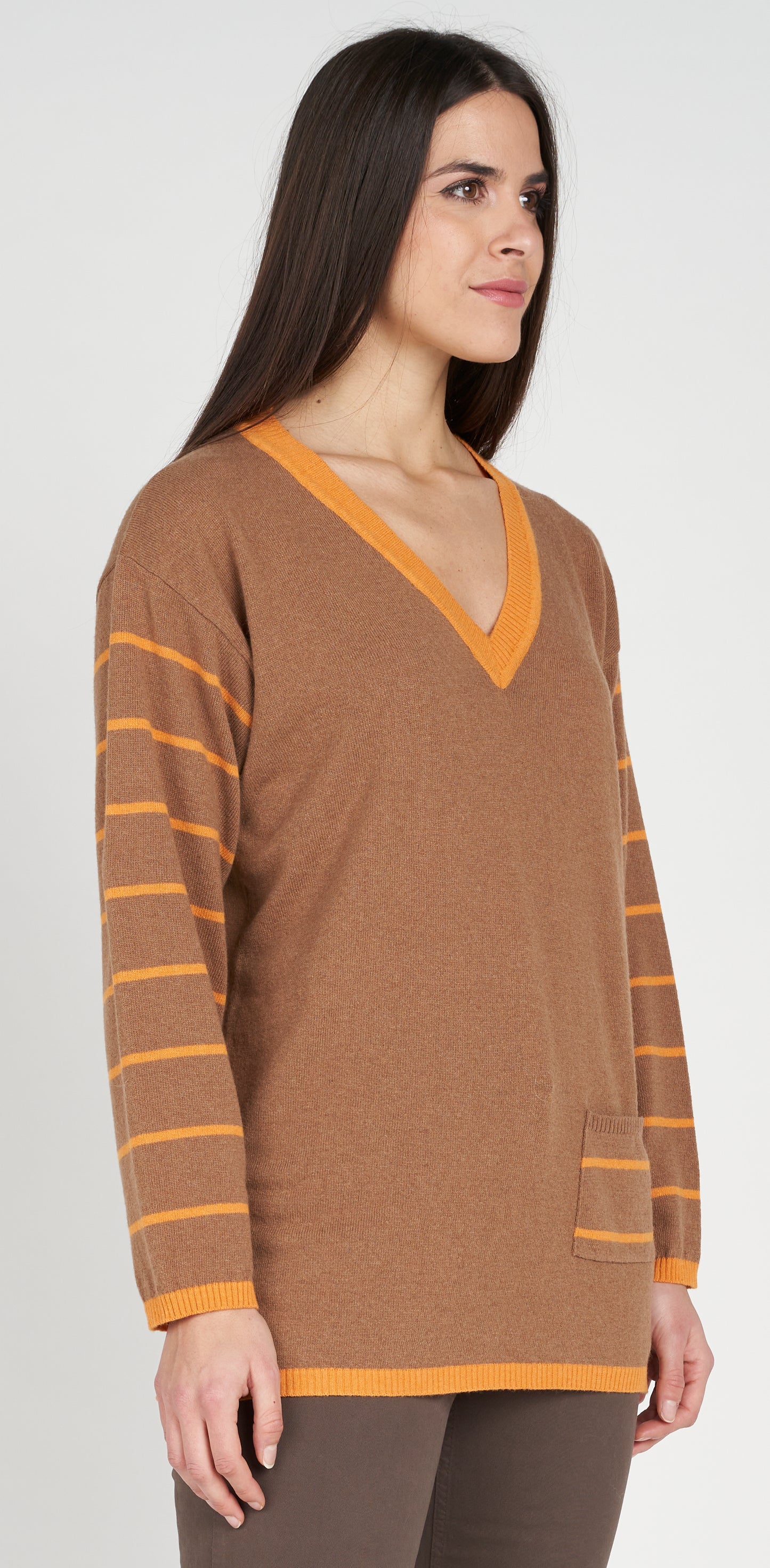 Maglia scollo V righe in contrasto