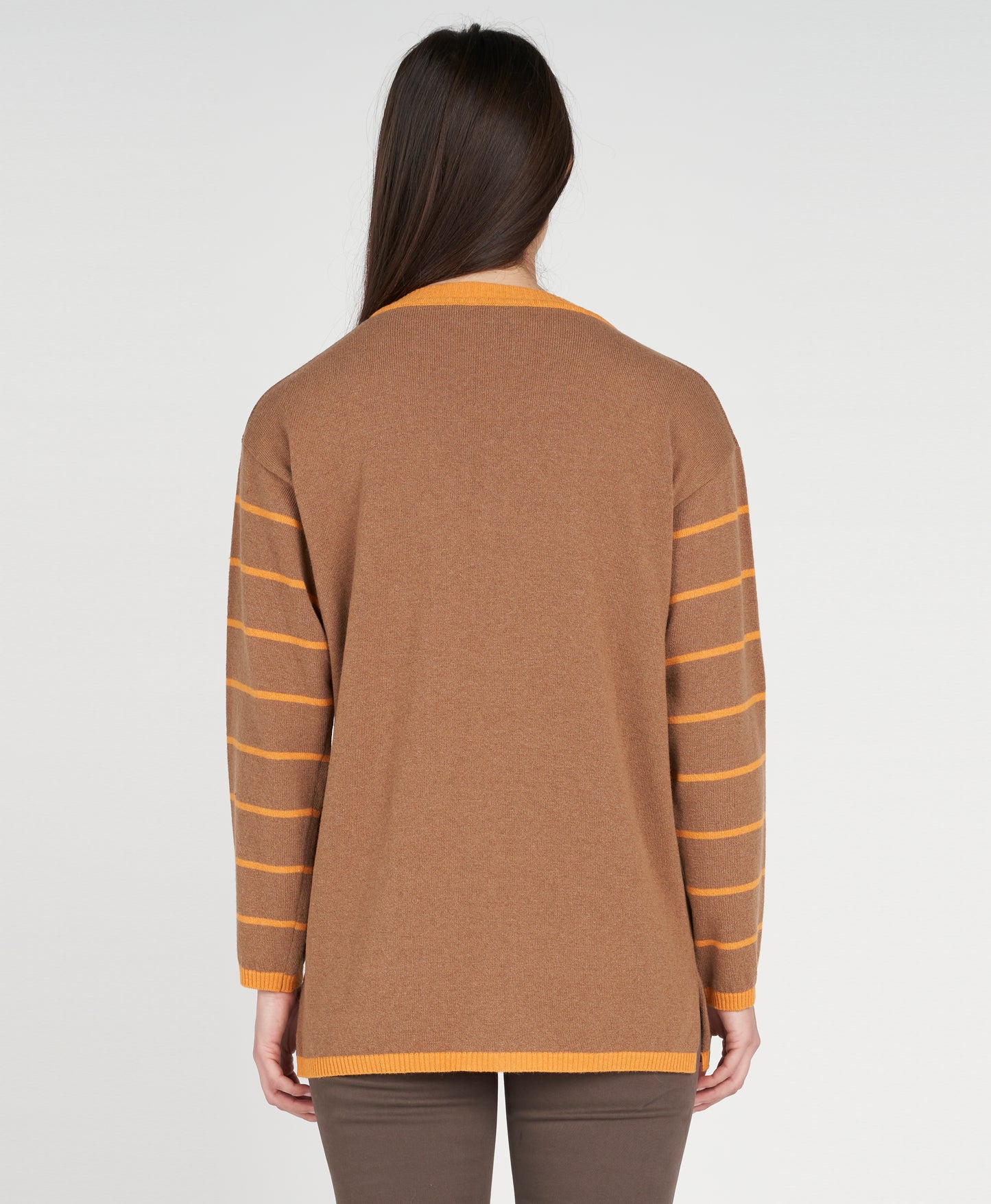 Maglia scollo V righe in contrasto