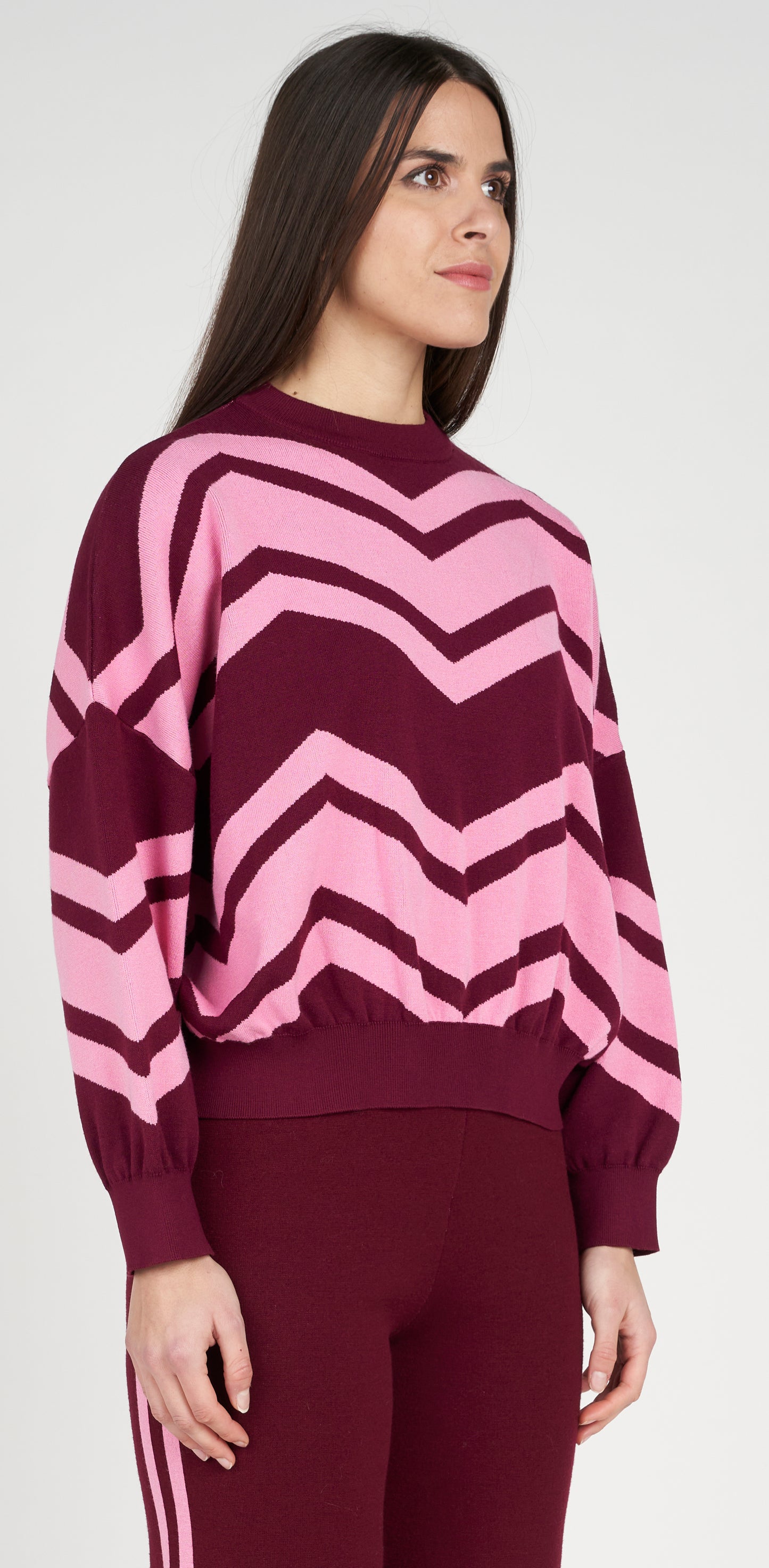 Maglia girocollo disegno astratto