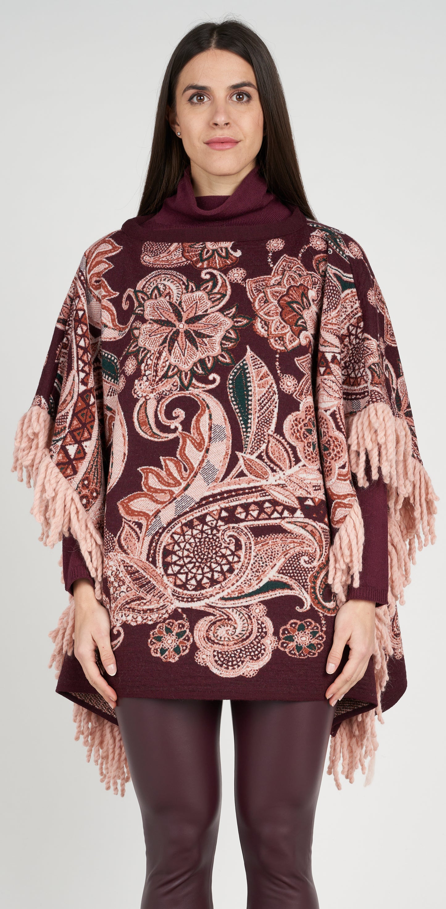 Poncho jacquard prugna con passamaneria