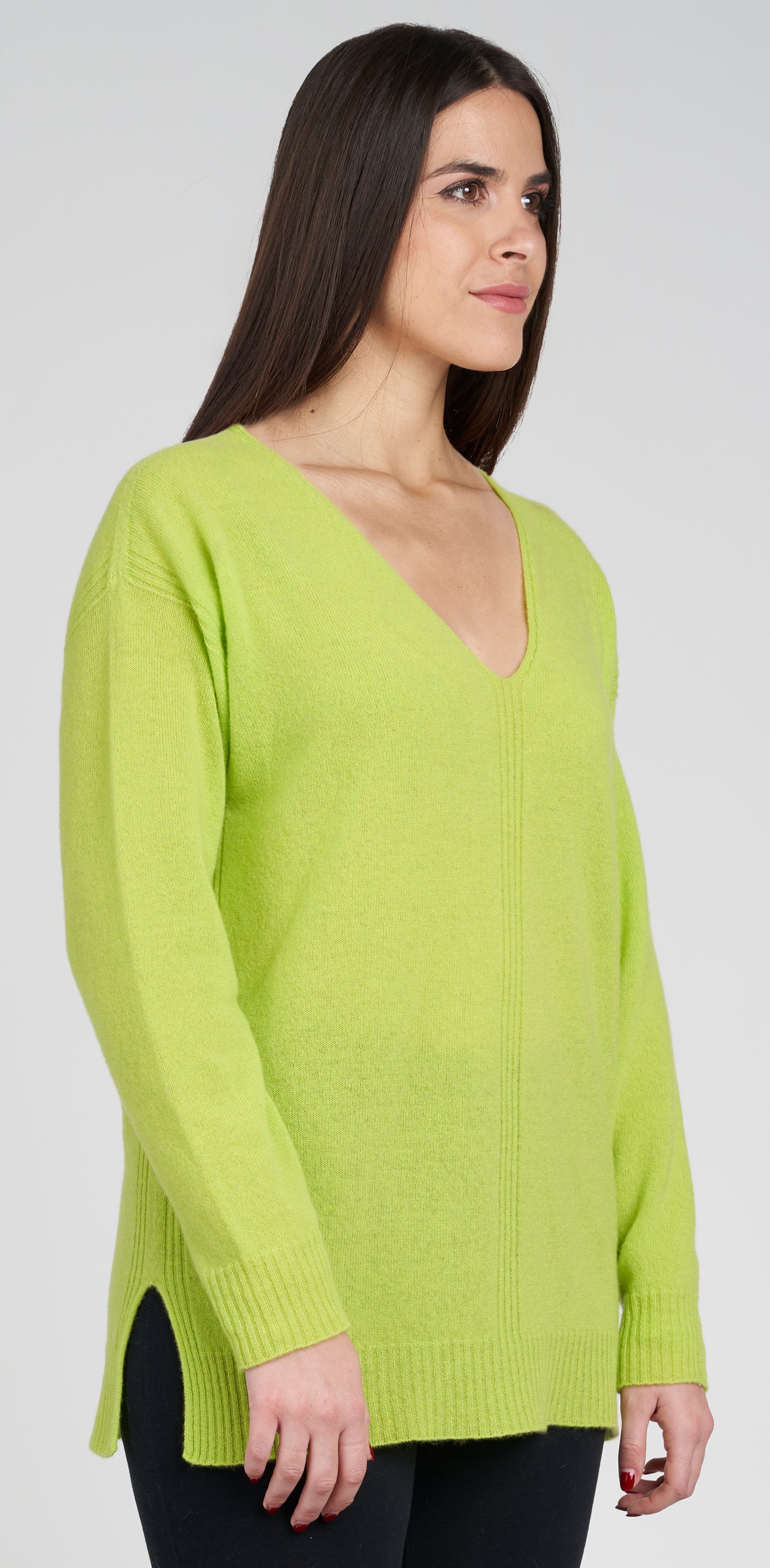 Maglia scollo V con spacchi laterali