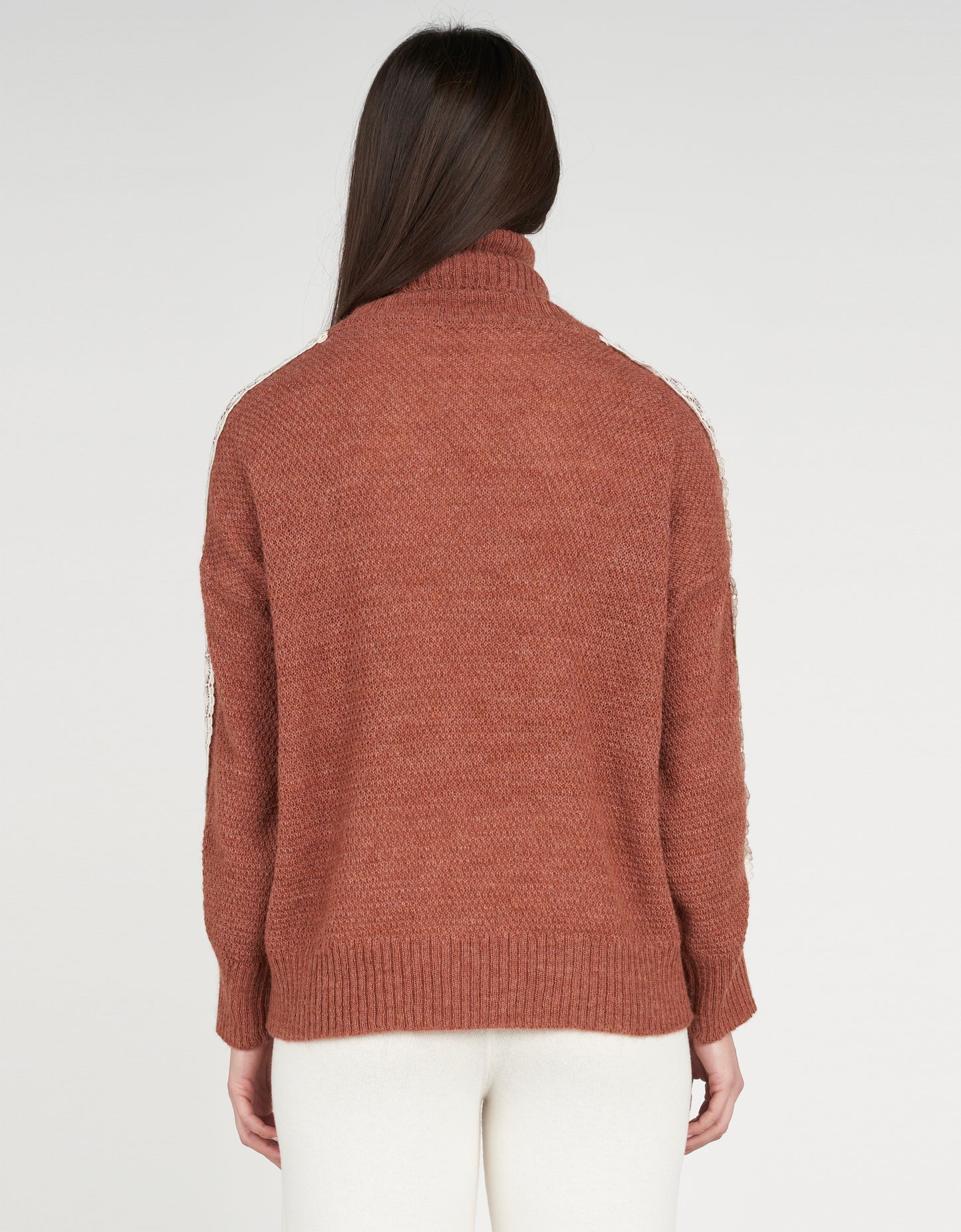 Dolcevita dettaglio pizzo maniche