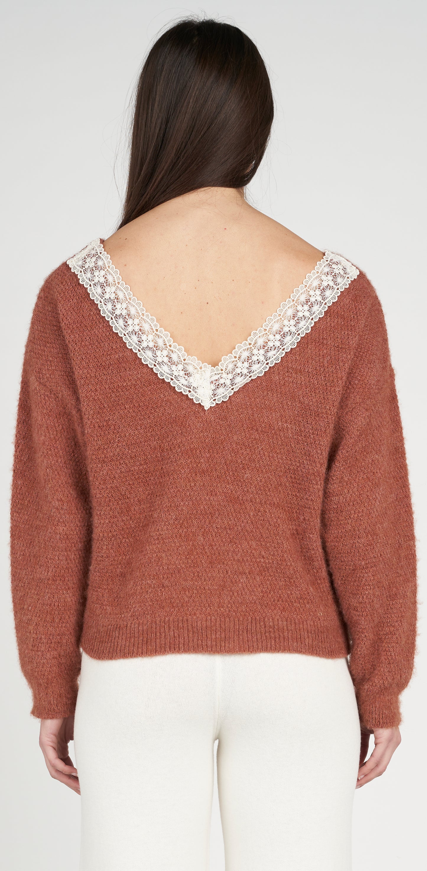 Maglia scollata dietro con pizzo