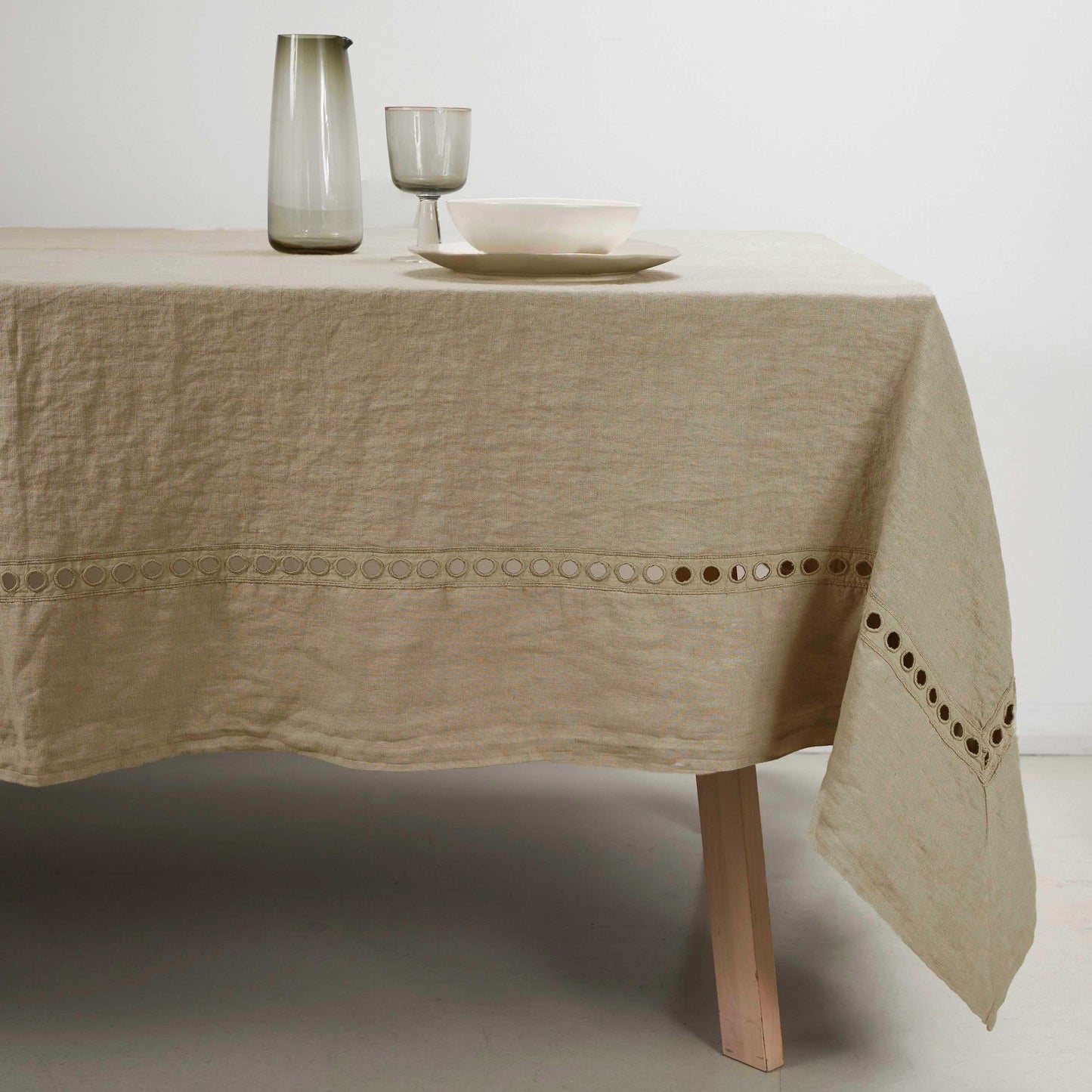 Rectangular tablecloth with A'jour embroidery * while stocks last